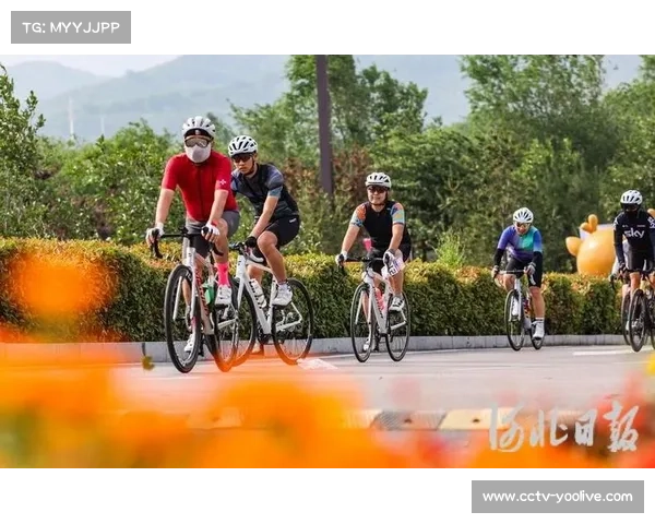 民间骑行组织沿赛道清洁垃圾，环保行动获车手点赞